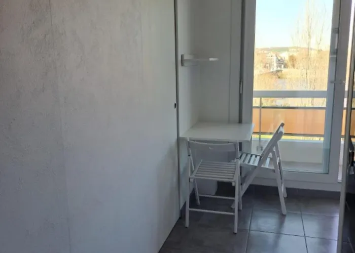 Avec Balcon Et Superbe Vue Апартаменты Бельрив-сюр-Алье